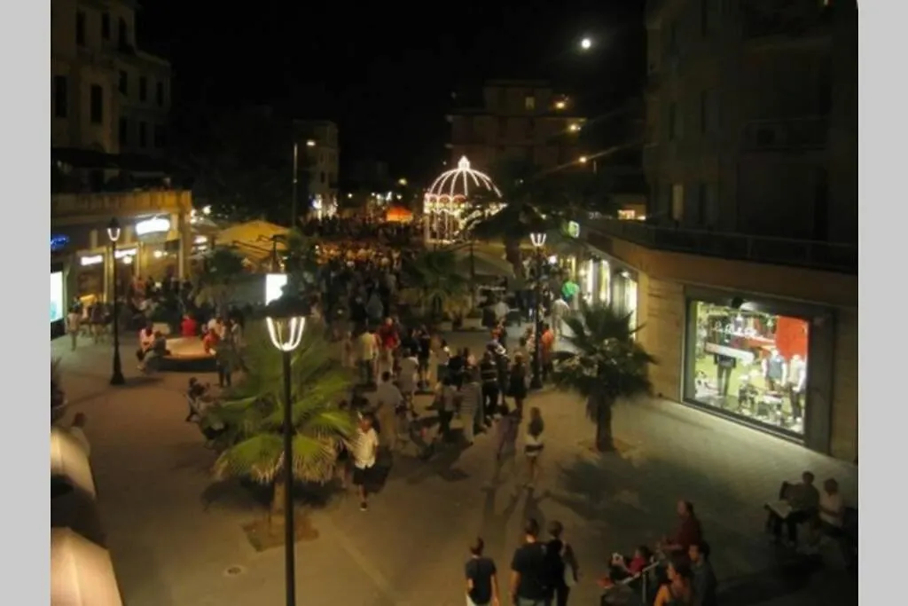 Piazza Anco Marzio Fronte Mare Casa Con Giardino Villa Ostia 0*,  Italië